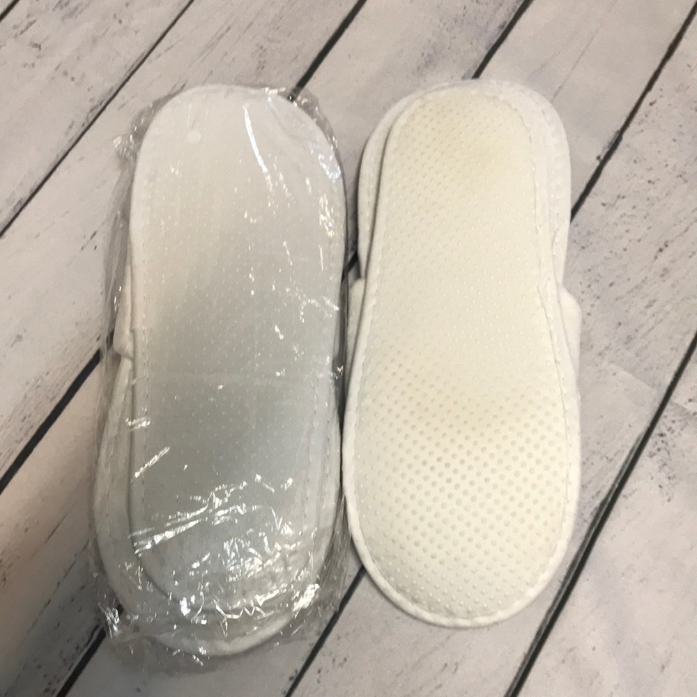 NWOT White Hotel Slippers - Picture 2 of 2